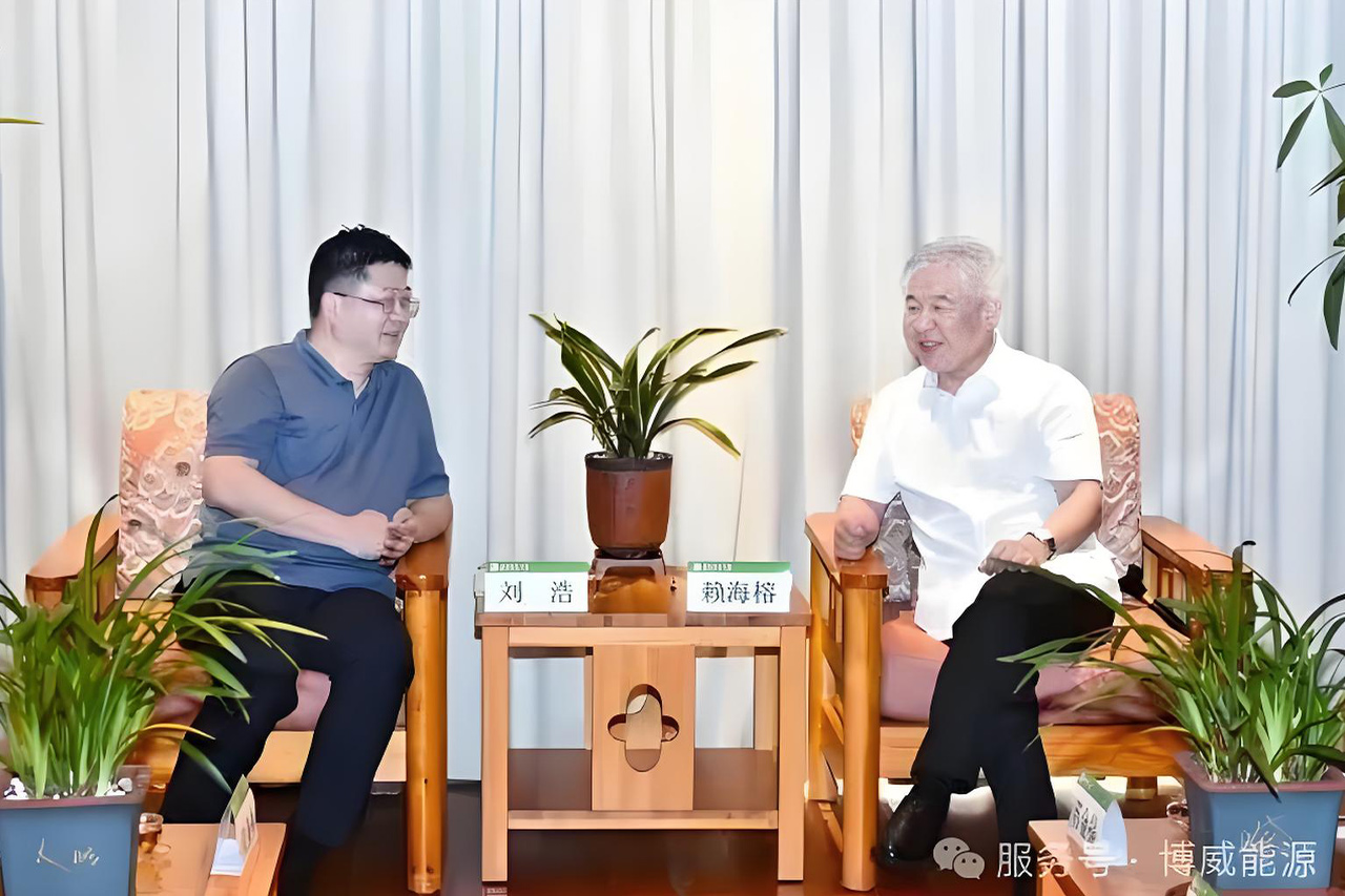 F6福鹿会能源董事长刘浩一行返回母校，，，，加入了2025年的结业仪式，，，，并获得了学位奖励